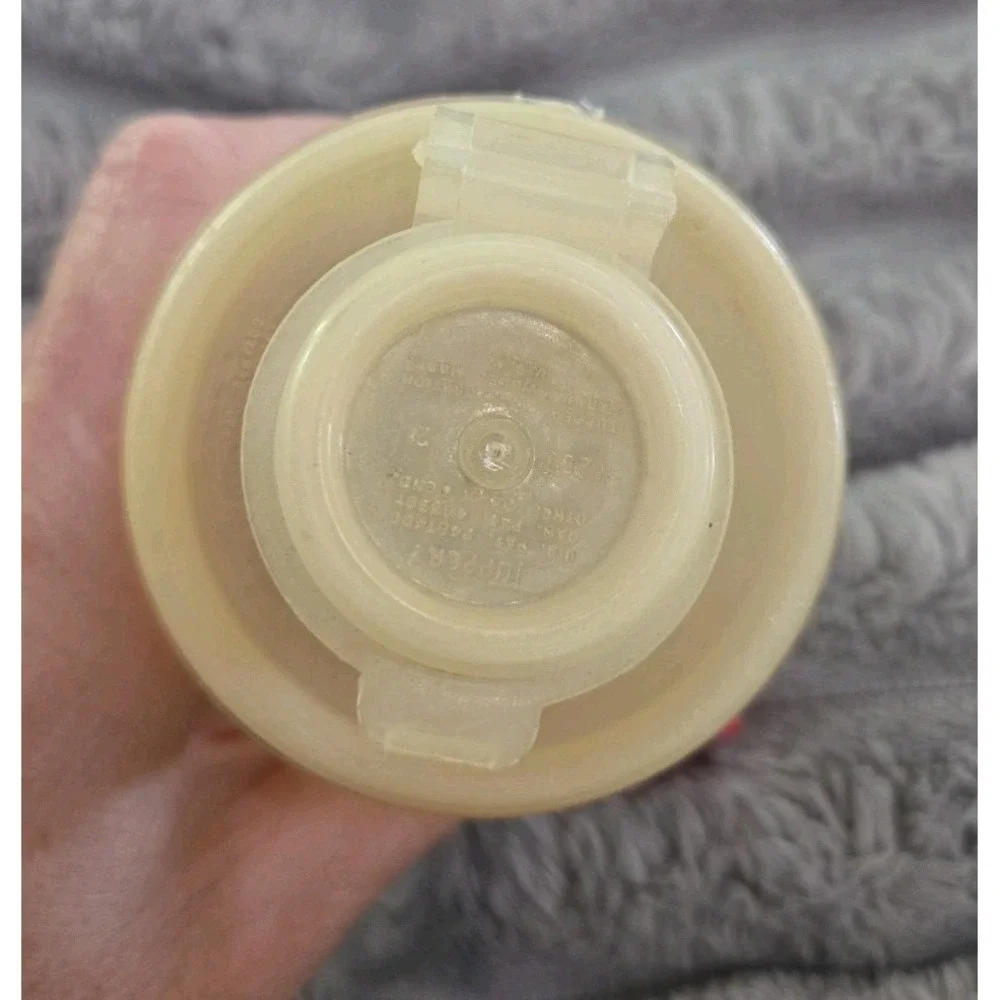 Tupperware (1)‎ Salt And Pepper Or Spice Shaker with lid Millionaire Line